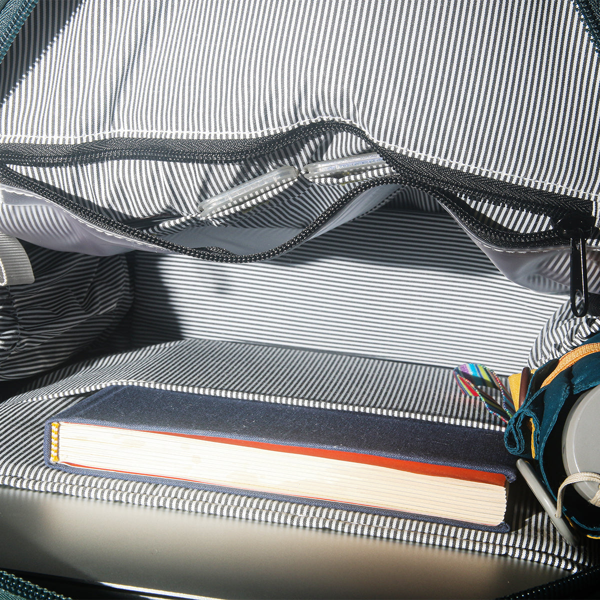 Monstera BePack 16" Mystery Black